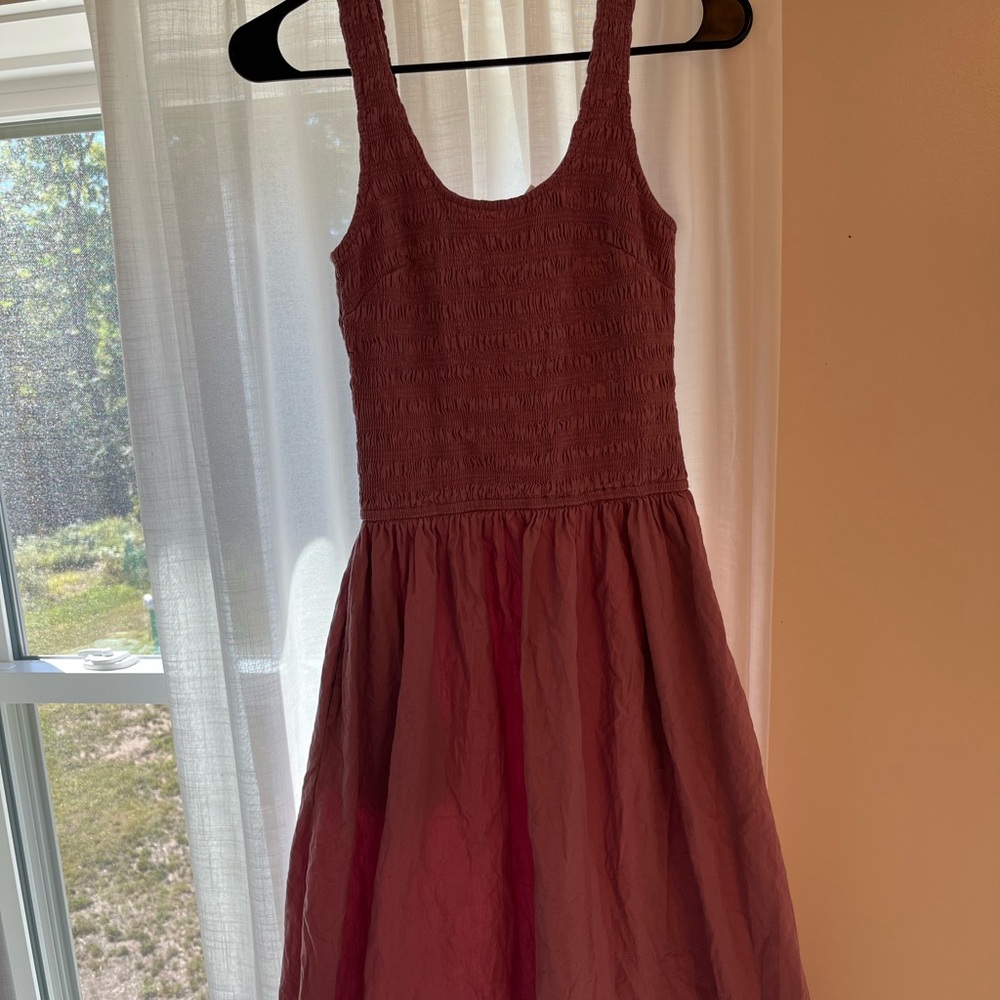 Womens Sleeveless Smocked Bodice Dress in Deep Mauve